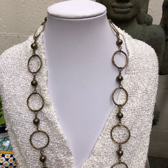 Hammered circle rings long chain in antique bronze - Picture 4 of 6